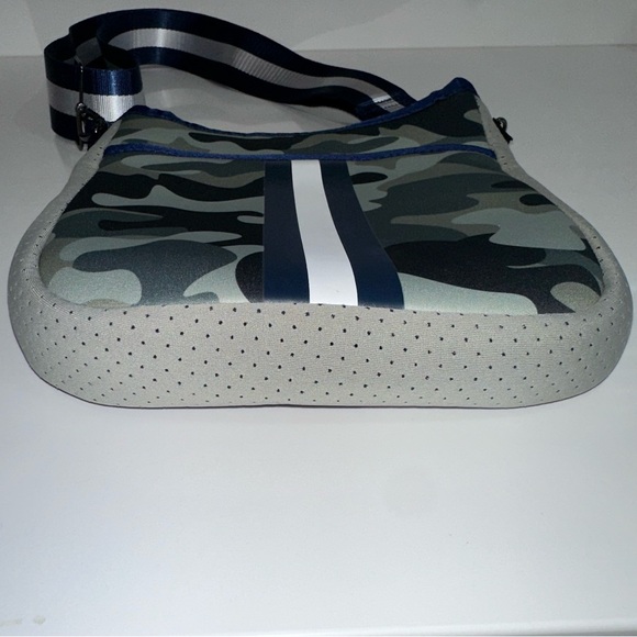 Haute Shore Neoprene Camo Crossbody Bag Blue White Stripe Strap - Picture 9 of 12